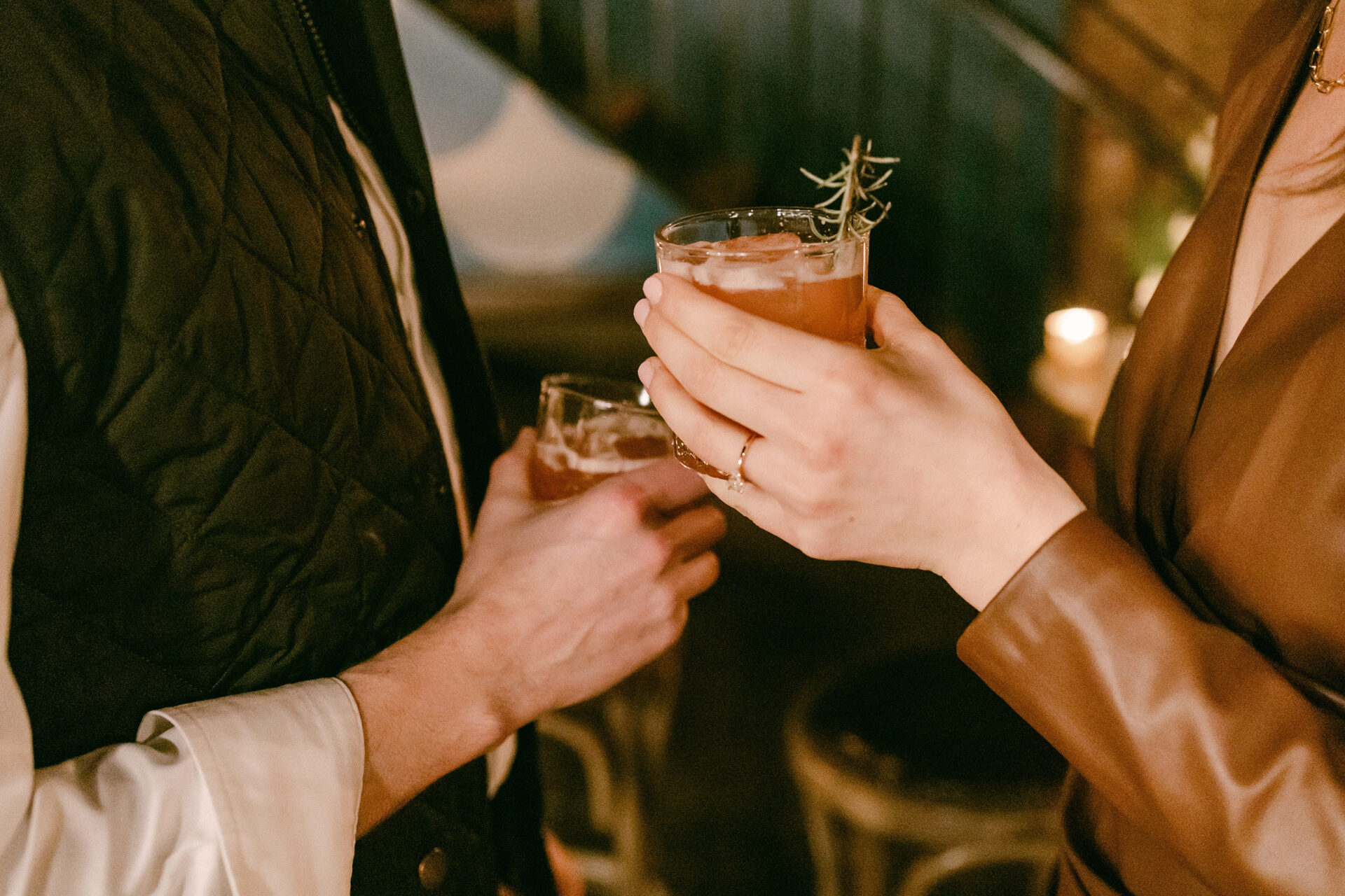 Couples,enjoying,handcrafted,cocktails,during,an,evening,gathering,at,a