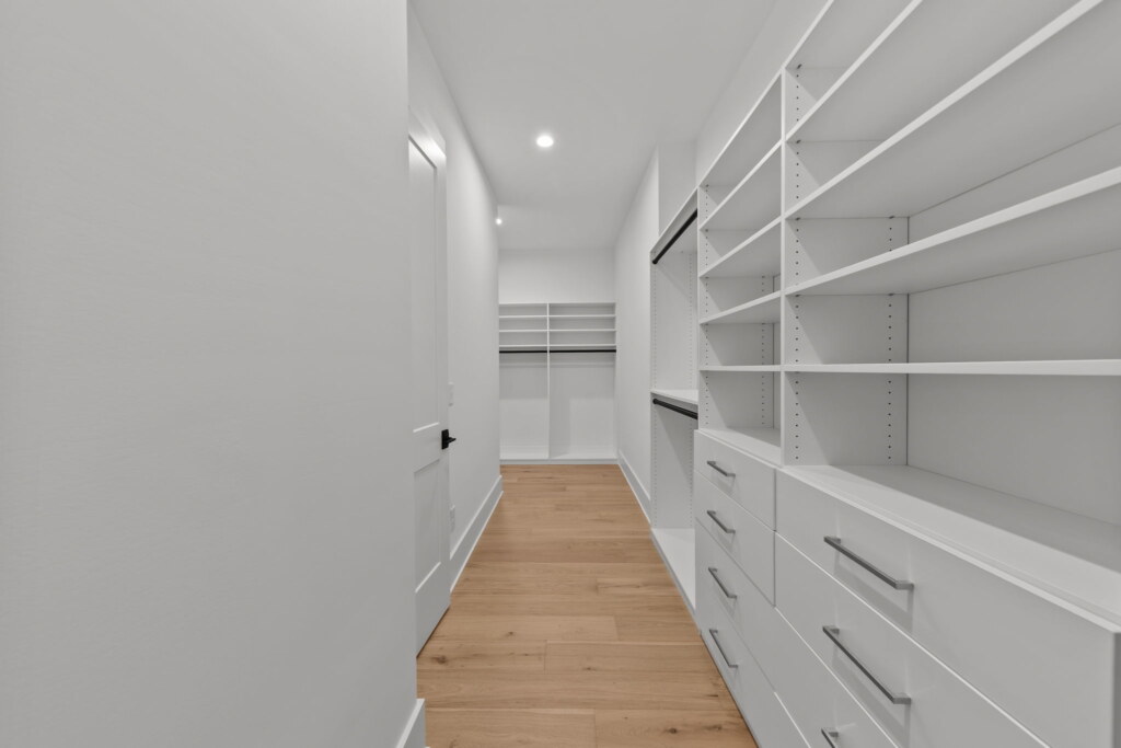 24 web or mls 707A3290