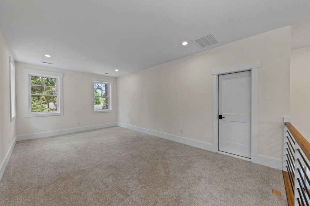 32 web or mls 707A3314